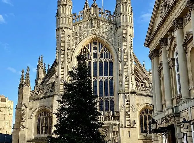 Elegant Georgian Apartment In Bath\'S Iconic Centre